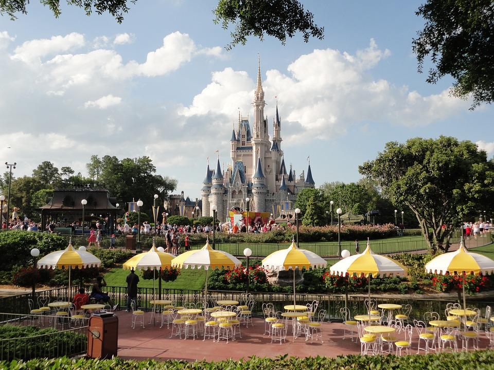 ¡Hombre desapareció en lago de Disneylandia París!