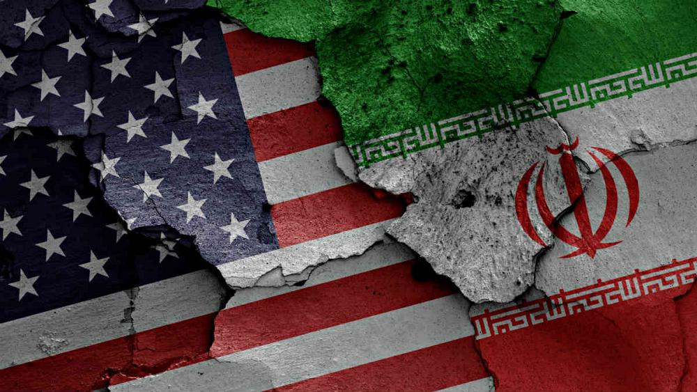 Trump amenaza a Irán, pero aún ve camino para la paz.