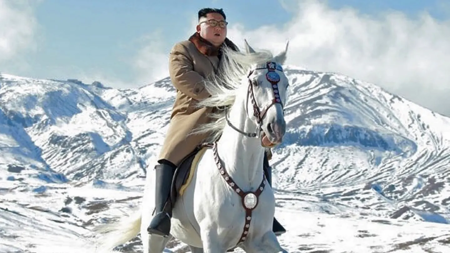 ¿¡Kim Jong Un en un Corcel blanco en las praderas de Frozen!?