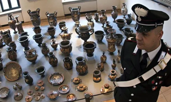 Anillo-de-contrabando-italia-antigüedades-reliquias-criminales-policía-