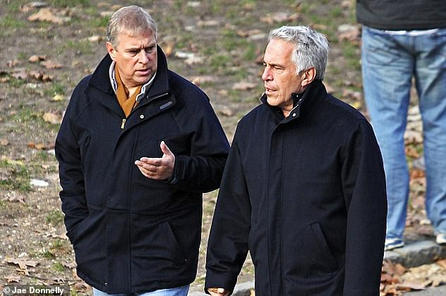 ¿El Príncipe Andrew se ve involucrado con Jeffrey Epstein?