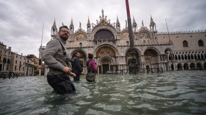 Venecia se sigue inundando ¿Los comerciantes huirán?