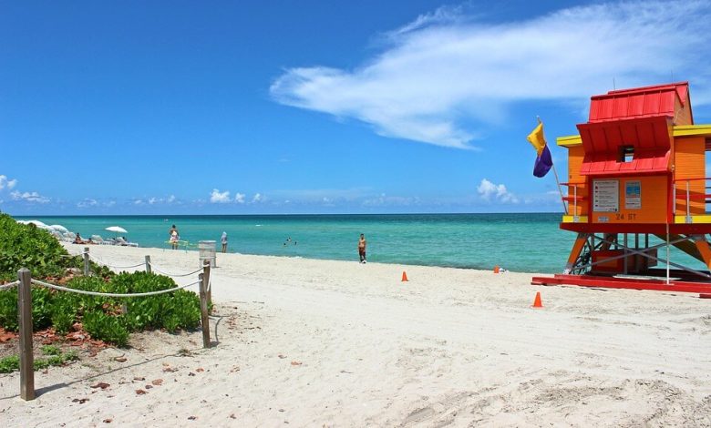 Reabren playas de Miami luego de tres meses
