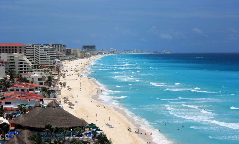 Reabre Cancún durante el máximo pico de contagio